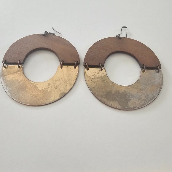 Four Pairs of Earrings: Gold and Brown - Picture 7 of 8